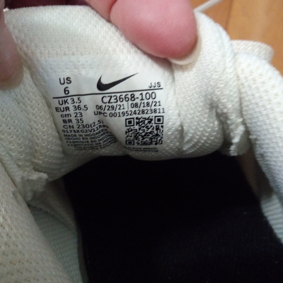 Nike Legend Essential 2 women's cross trainer athletic sneaker size 6 EUC - Picture 6 of 8